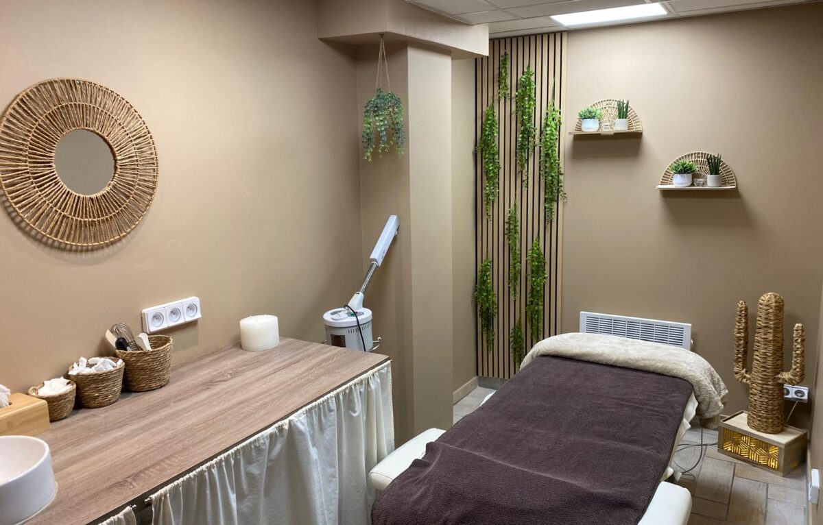 Cabine consacrée aux soins à Institut Grain de beauté à Houtaud  © Hélène L.