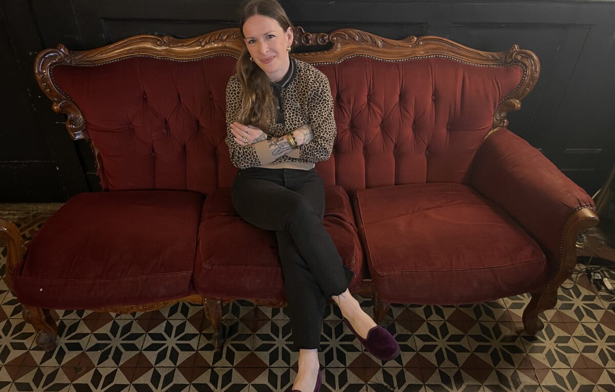 Meghane Schevènement, sur le fameux canapé rouge des PDZ... © Alexane Alfaro