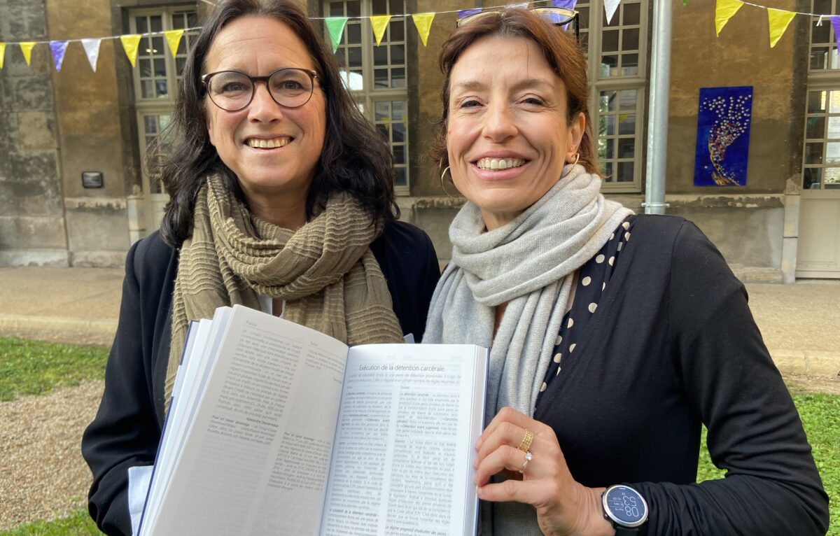 Les professeurs Valerie Défago (université de Neuchâtel) et Béatrice Laperou-Scheneider (Université Marie et Louis Pasteur. © Élodie R.