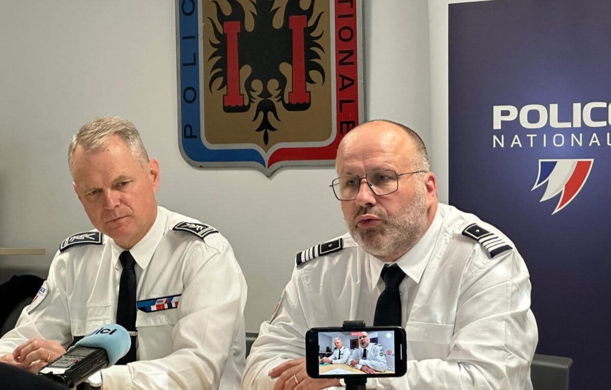 Laurent Perraut, directeur interdépartemental de la police nationale dans le Doubs, et Patrick Le Barre, commandant divisionnaire © Alicia D.