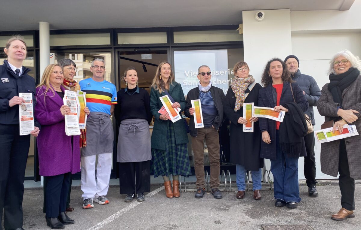  Delphine Gauthron, directrice interdépartementale adjointe de la police nationale du Doubs, Mélanie Geoffroy, déléguée aux droits des femmes à la préfecture du Doubs, Anne Vignot, maire de Besançon, Alexandre Figard, patron de la Gourmandine, Jennifer Rousselle, directrice de cabinet du préfet du Doubs, Christian Grosjean, administrateur à Solidarité Femmes, Valérie Haller, adjoint à la maire, Céline Maillard-Salin, directrice du CIDFF, Didier Roulin, chargé de mission dans la lutte contre les discriminations et les droits des femmes pour la Ville de Besançon et Cécile Chaffanjon, directrice de France Victimes 25 © Hélène Loget