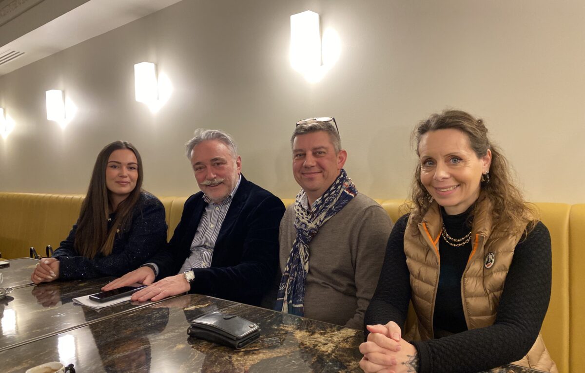  Anaïs Vial, première colistière responsable du RNJ sur circonscription 1 et 2 du Doubs, Jacques Ricciardetti, candidat à l'élection muncipal, Thomas Lutz, conseiller régional RN et Géraldine Grangier, députée RN du Doubs.
 © Hélène Loget