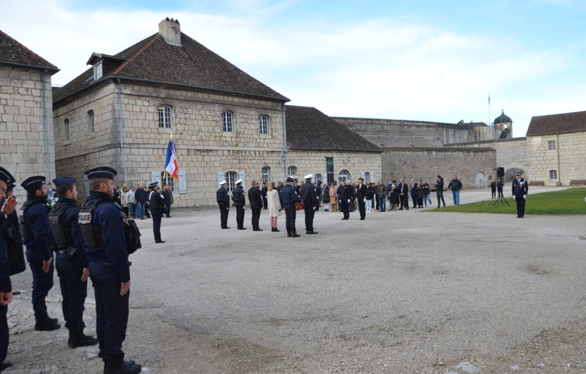  &copy; Hélène Loget