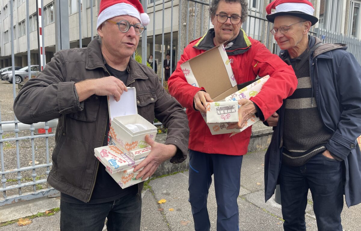 Noël avant l'heure pour le conseil départemental du Doubs : rétroviseurs et vitres cassées de la D141. © Alexane Alfaro