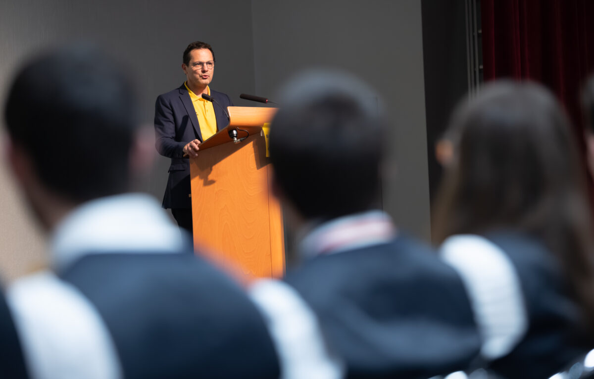 Jérôme DURAIN a félicité l'équipe régionale WorldSkills. &copy; Ludovic Godard 