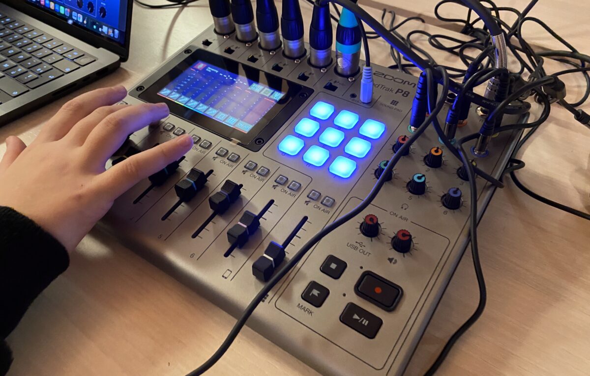  &copy; Hélène Loget