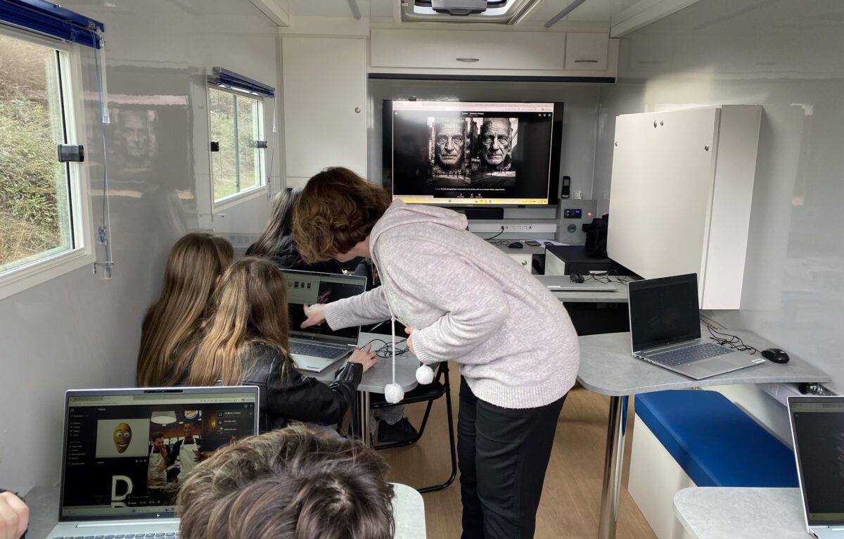  &copy; Hélène Loget