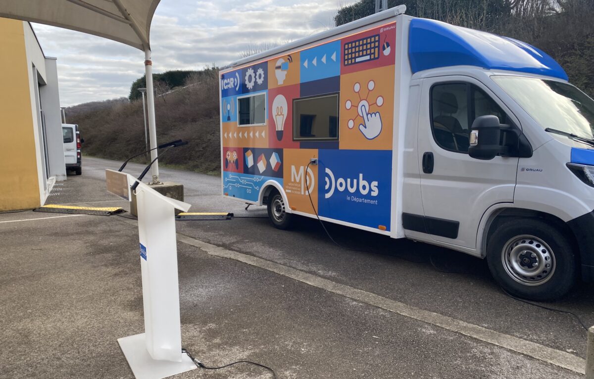  &copy; Hélène Loget