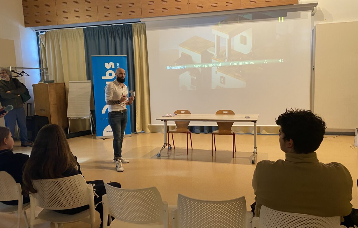  &copy; Hélène Loget