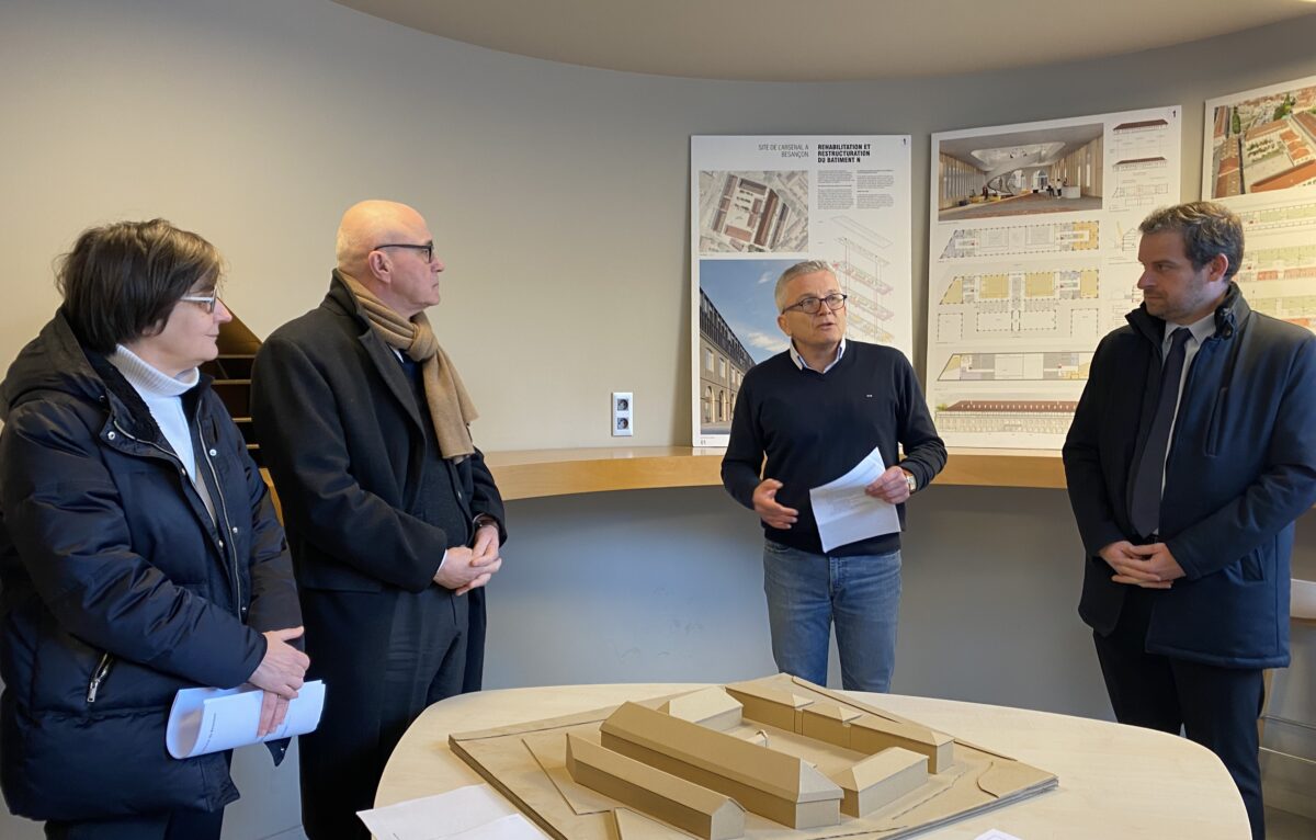  &copy; Hélène Loget