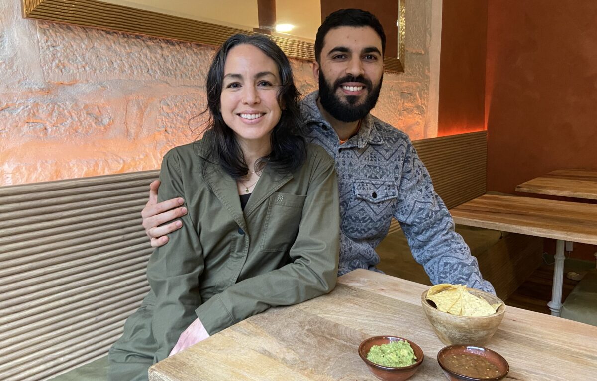 Jessica Velasquez et Yassine Khomri, gérants de l'enseigne Casa good vibes.  &copy; Élodie R.