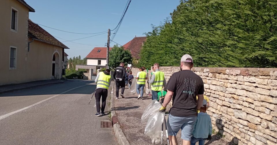 À Besançon, une “Clean Walk” pour récolter les déchets en bord de voirie