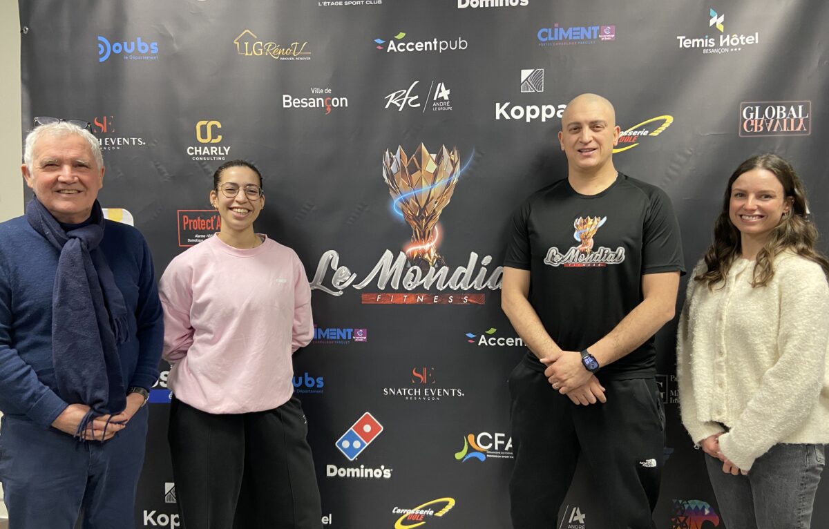 Anis Zouari, organisateur du Mondial de Fitness et son équipe. &copy; Élodie R.