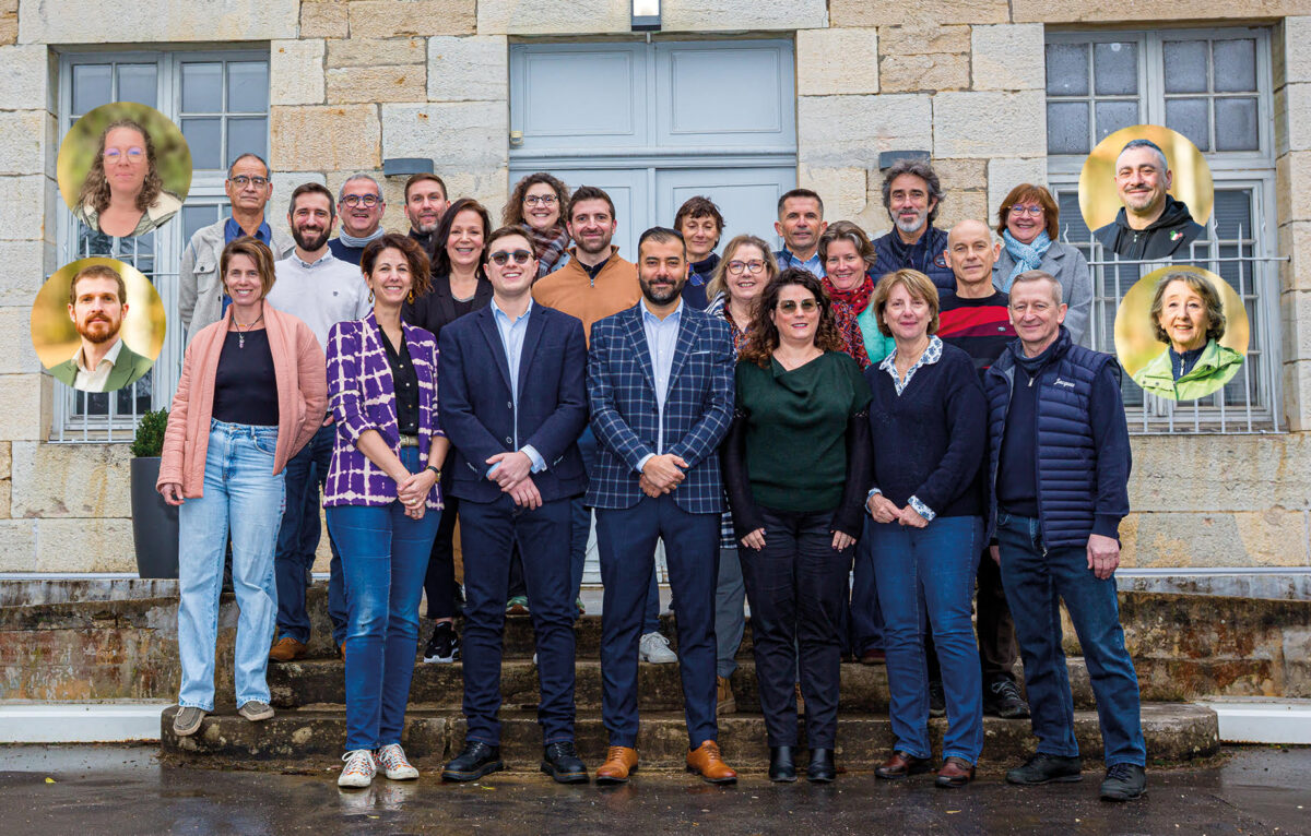 Kadir Yildirim, entouré de ses co-lisitiers de la liste 