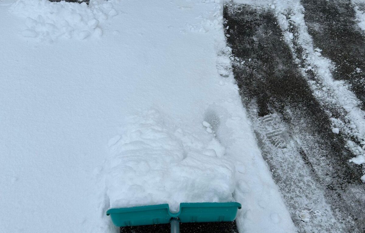 Ce jeudi 26 mars 2026 devant l'institut Grain de Beauté à Houtaud (Haut-Doubs) &copy; Alerte témoin / L.L