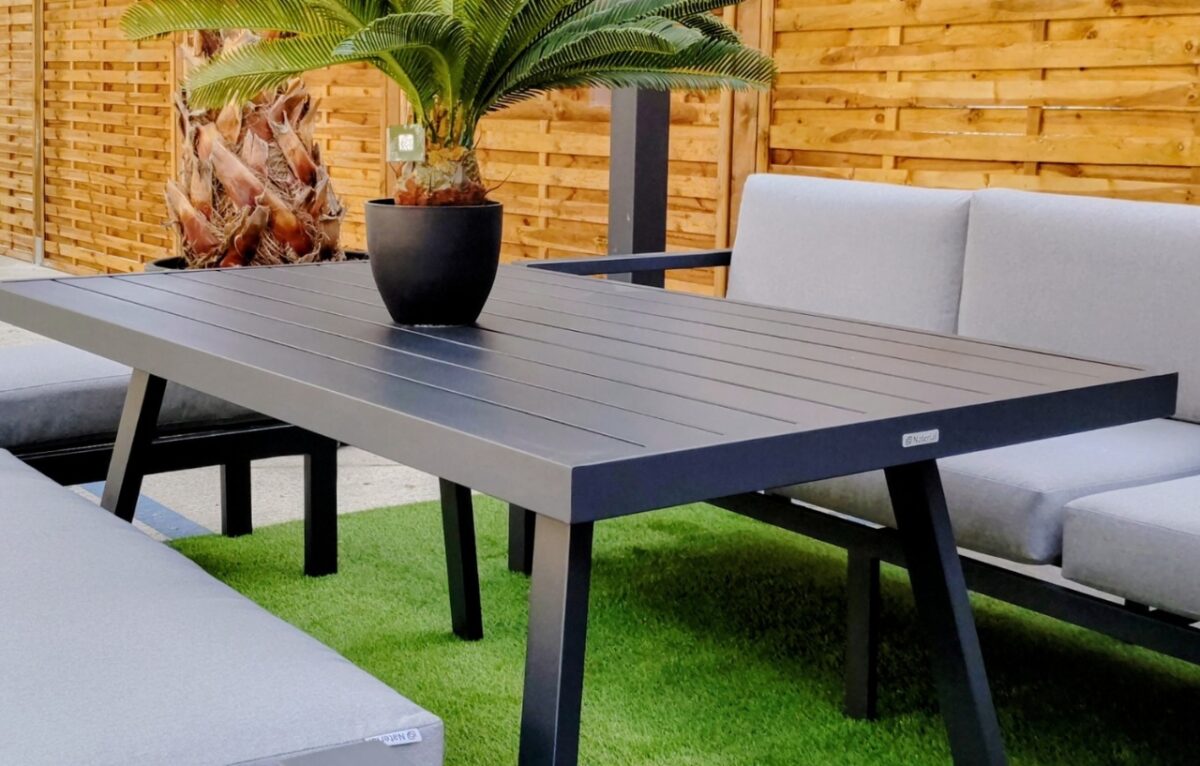 Chapiteau extérieur jardin ouvert &copy; Leroy Merlin