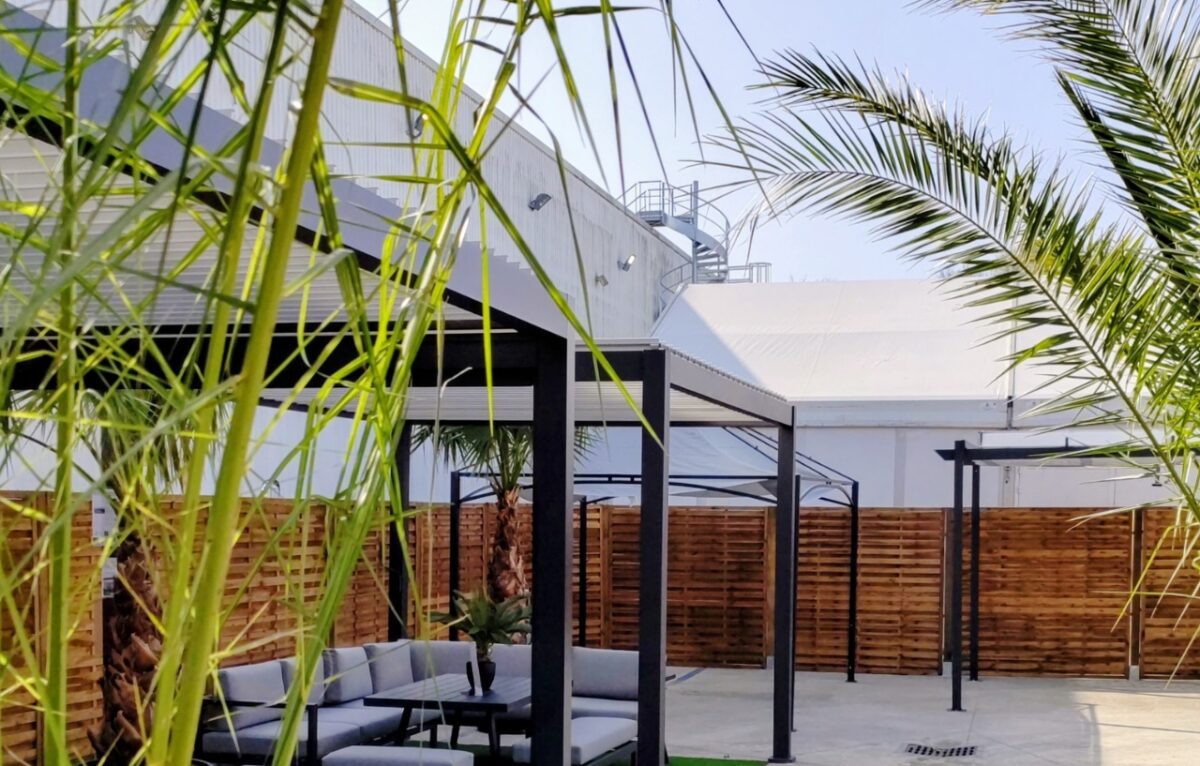 Chapiteau extérieur jardin ouvert &copy; Leroy Merlin