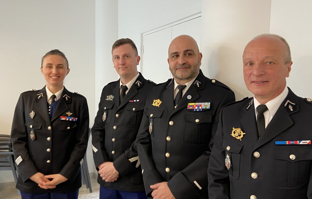 La colonel Élodie Montet aux côtés des membres de la Celtif 25 : le maréchal des logis Arthur Gelper, l'adjudant-chef Jean-Pierre Nebt et le lieutenant colonel de réserve Daniel Vialet. &copy; Élodie R.