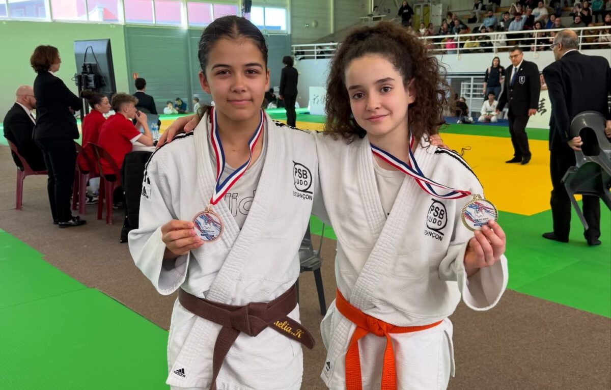 Khelia Kassimi (ceinture marron) et Chahinez Aoulmi (Ceinture orange). &copy; PSB Judo