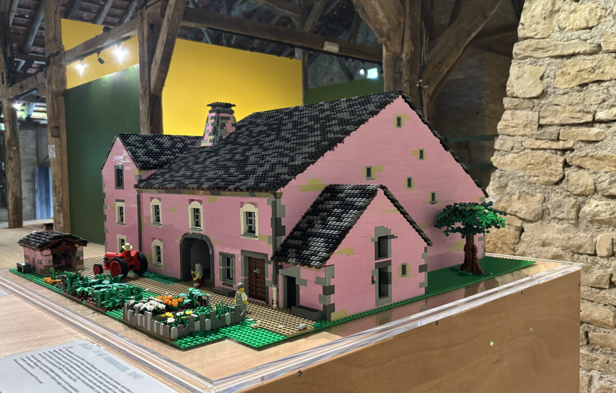 Les fermes comtoises, un jeu de construction &copy; Musée des Maisons Comtoises