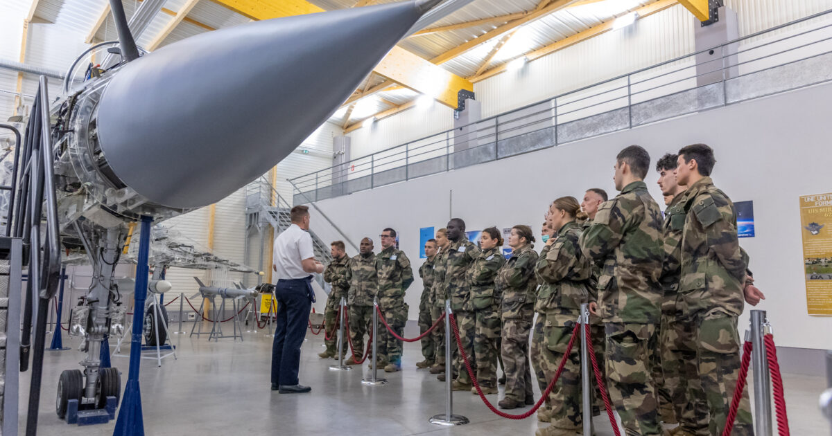 Armée de l’Air et de l’Espace : 21 stagiaires civils formés à la base aérienne 116 • macommune.info