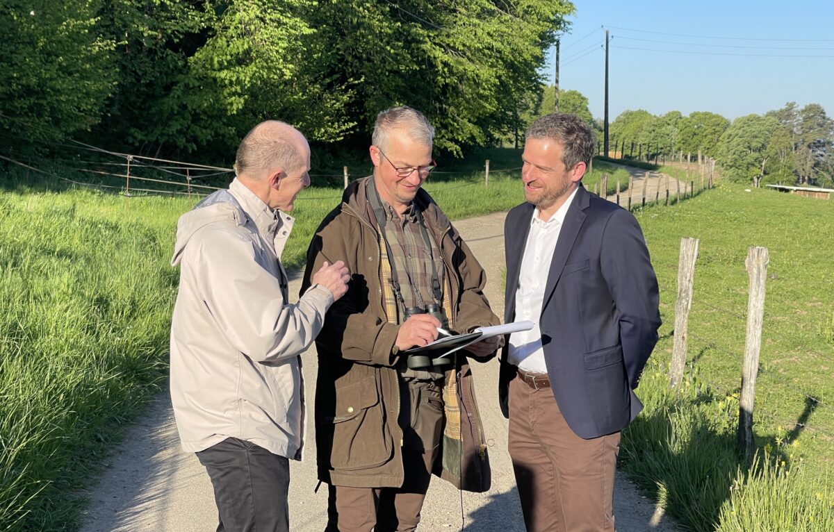 Benoît Febbri, directeur départemental des territoires, Fabrice Kuhm, président de l’Association communale de chasse agréée de Besançon (ACCB), et Rémi Bastille, préfet du Doubs. &copy; Alexane Alfaro