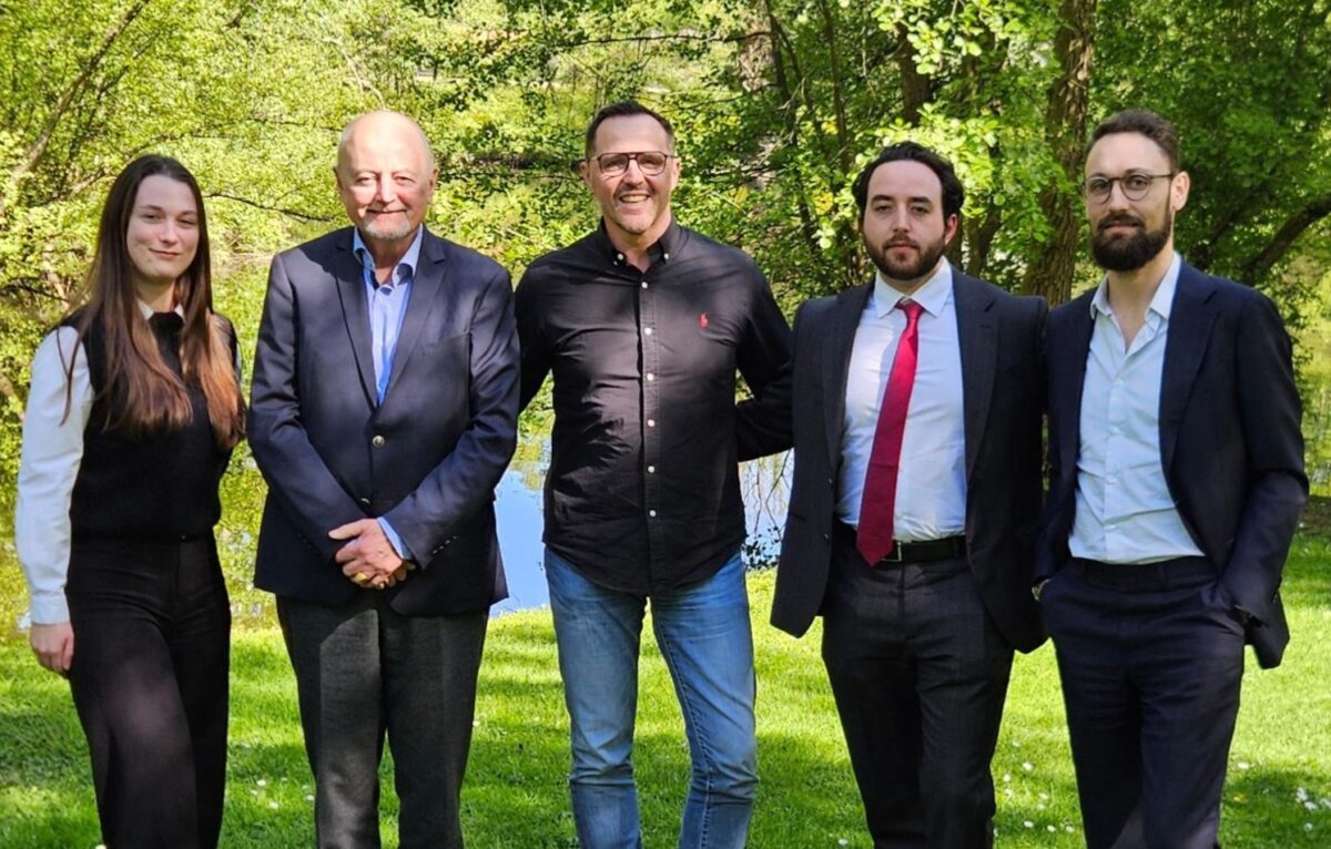 De gauche à droite : Léa Sinibaldi, Dominique Bayon (président), Frédéric Gevrey (directeur général), Arthur Bayon, Killian Mehnaoui. &copy; Koredge