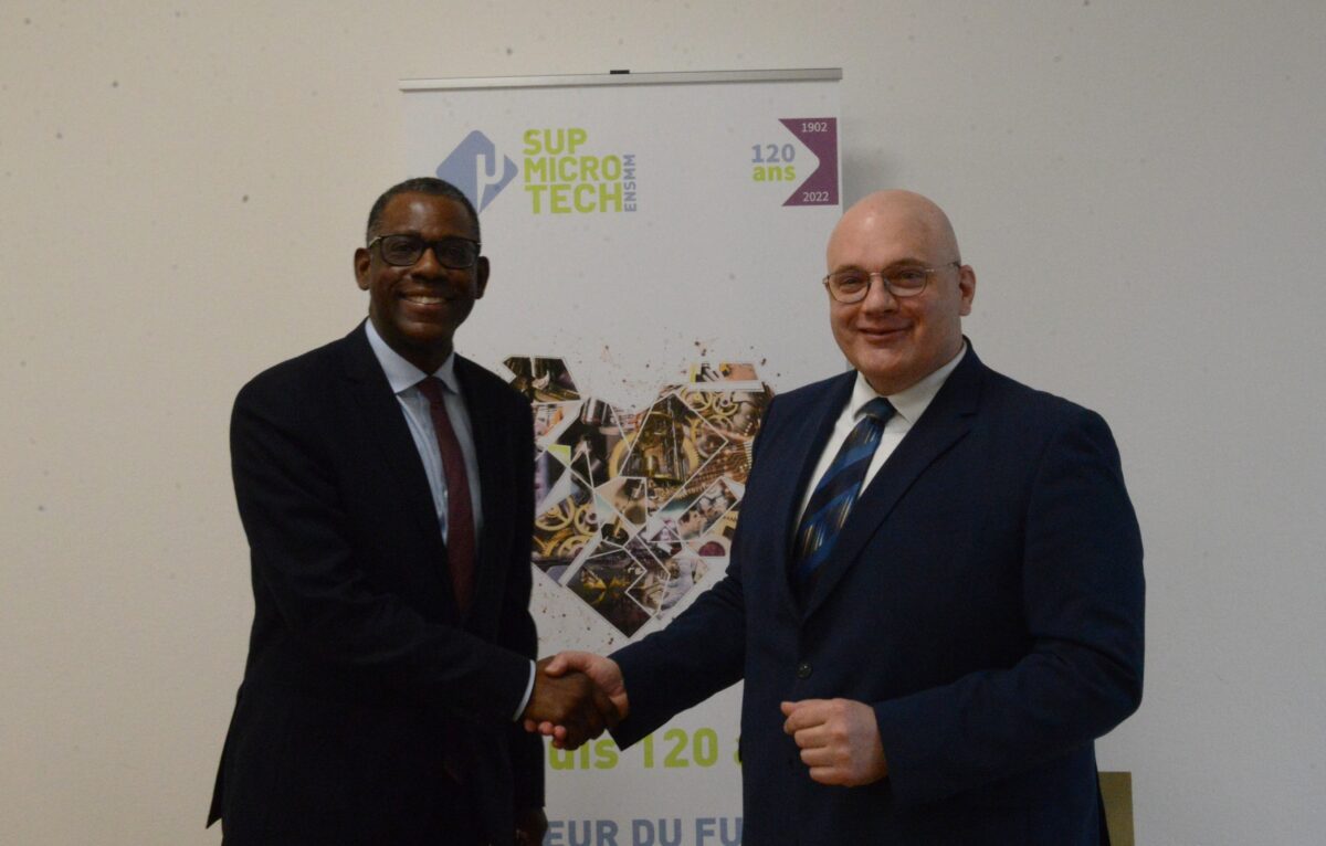 Pascal Vairac et Damien Tournier.  &copy; Supmicrotech