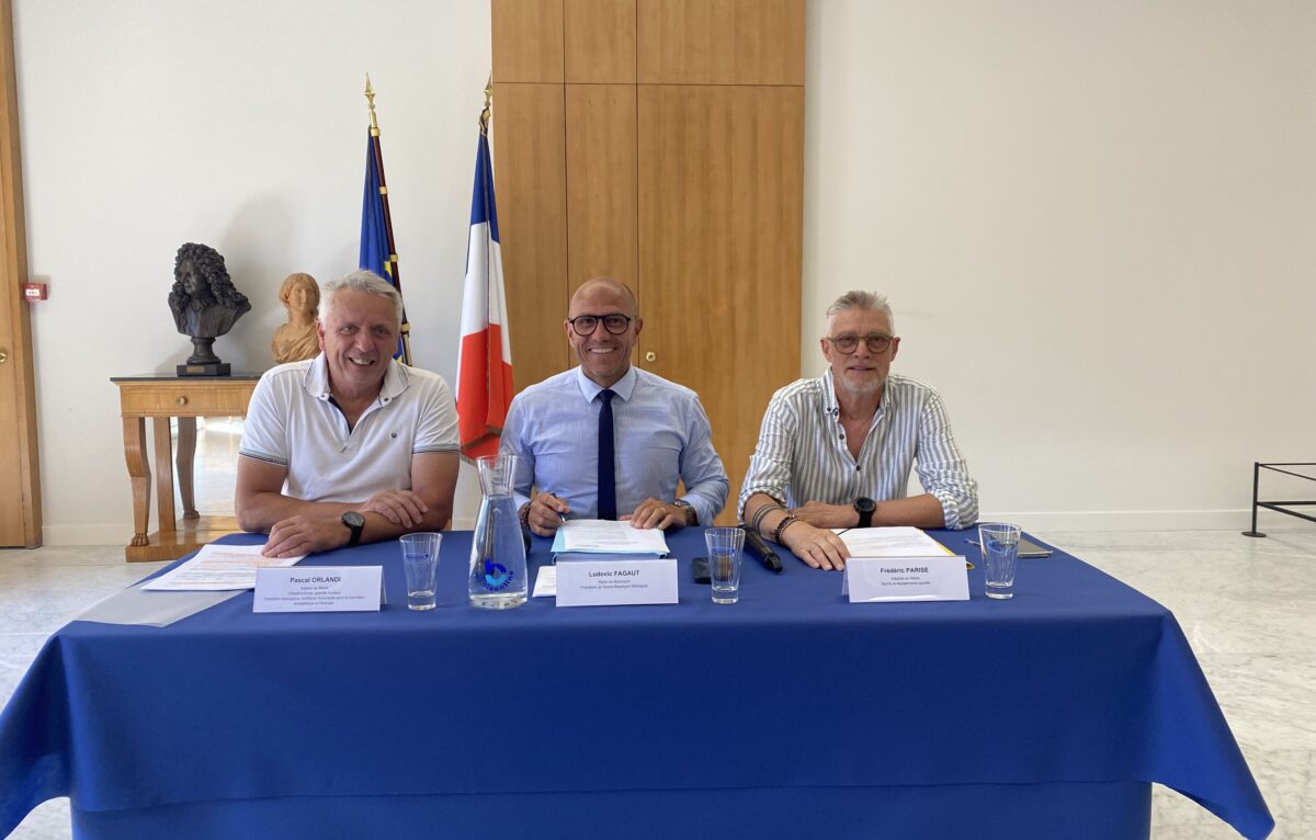 Pascal Orlandi, adjoint à la voirie, grands travaux, transition écologique et énergétique, Ludovic Fagaut, maire de Besançon, Frédéric Parise, ajoint aux sports  &copy; Hélène Loget