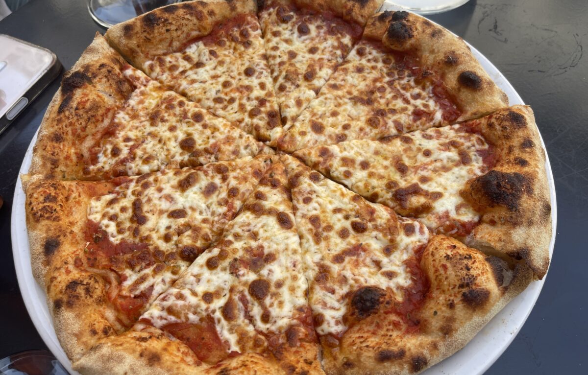 Ma pizza Margherita à L'Olivier &copy; Alexane Alfaro
