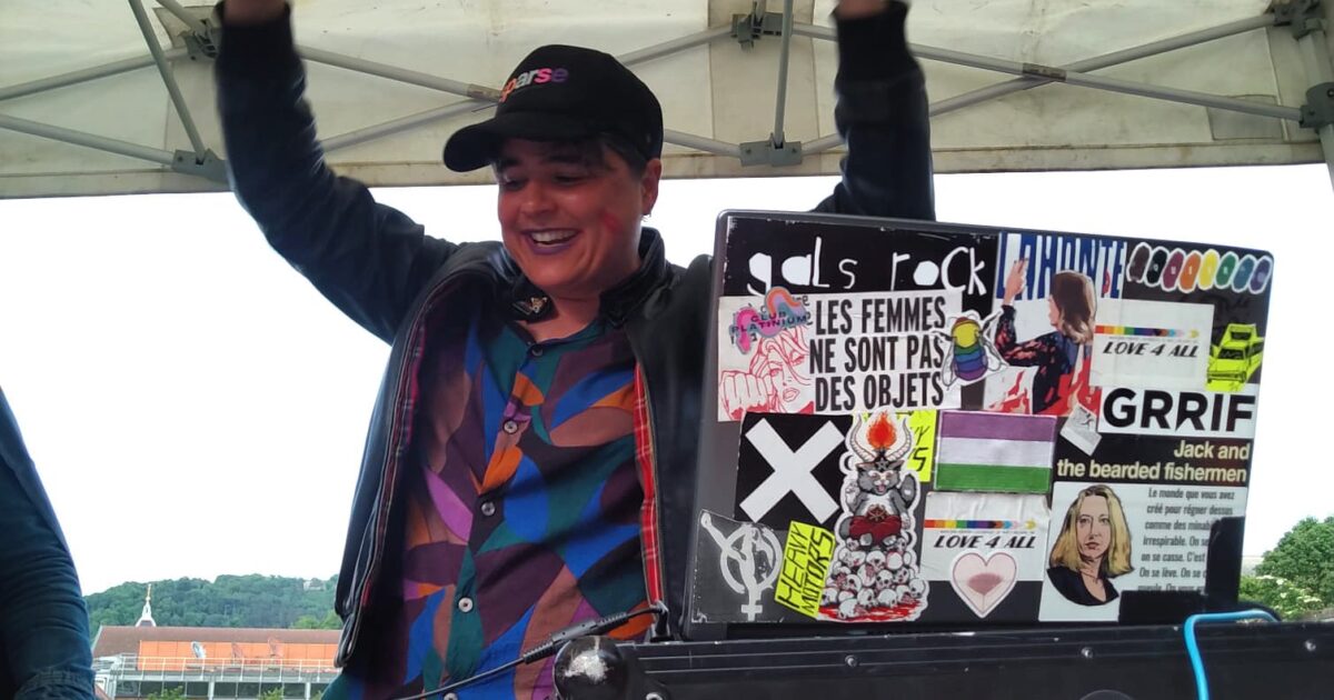 Marche LGBTQIA+ à Besançon : “C’est encore insupportable de savoir que deux hommes couchent ensemble” • macommune.info