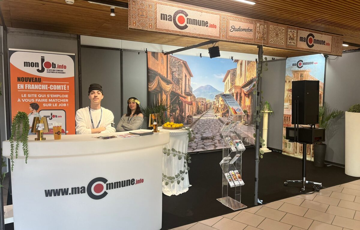 Nos stagiaires Tom et Laurine, prêts à vous accueillir ! &copy; maCommune.info