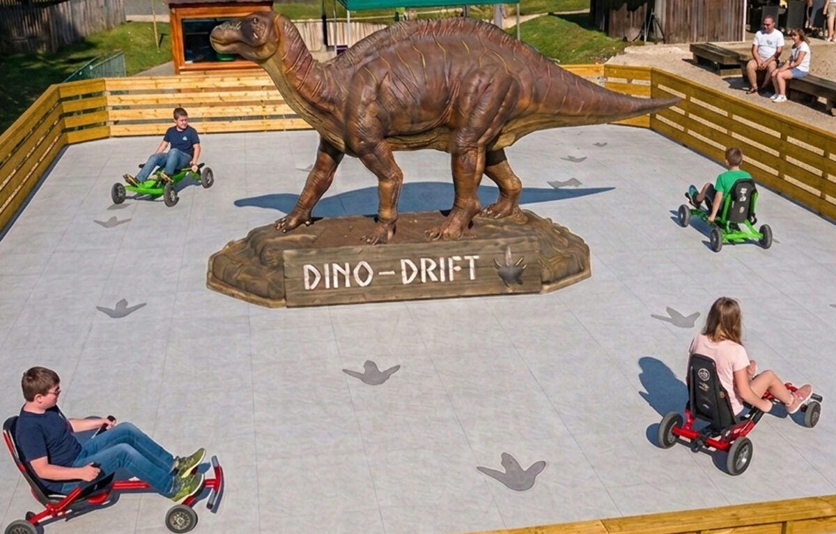  &copy;