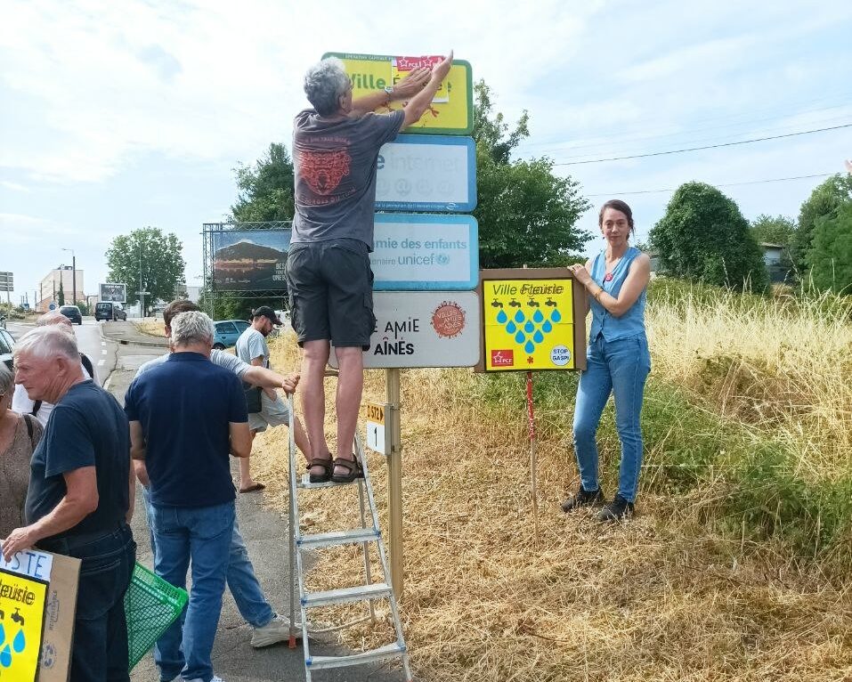 Les élus du PCF en pleine action  &copy;