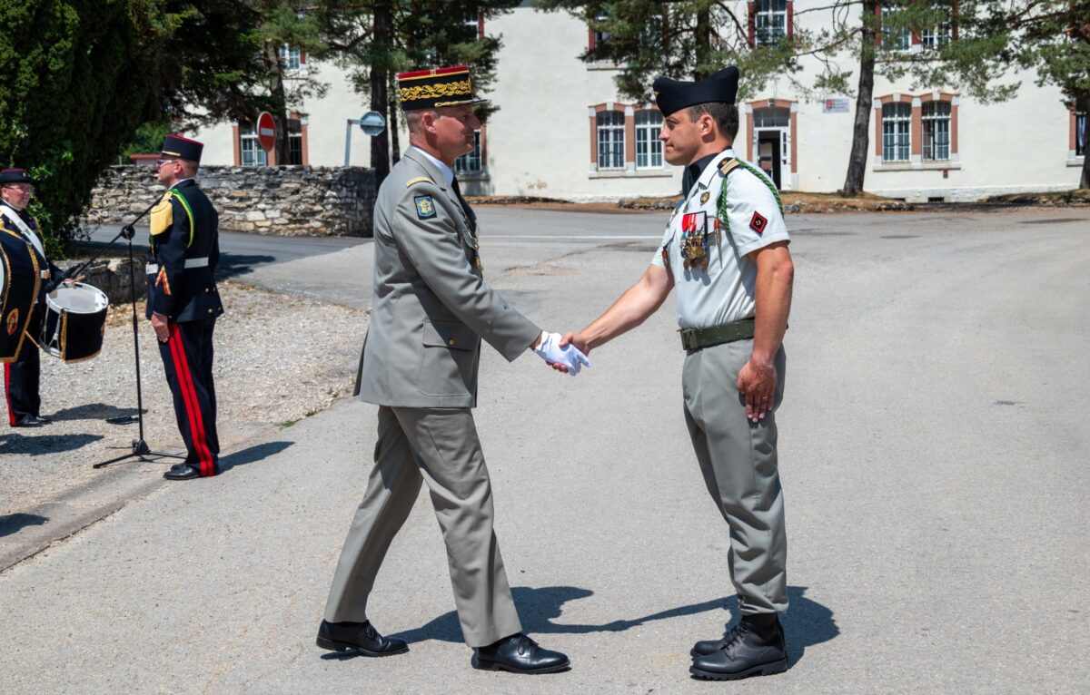 Le général de brigade Régis Anthonioz et le colonel Luc Ranson. &copy; 13e régiment du génie