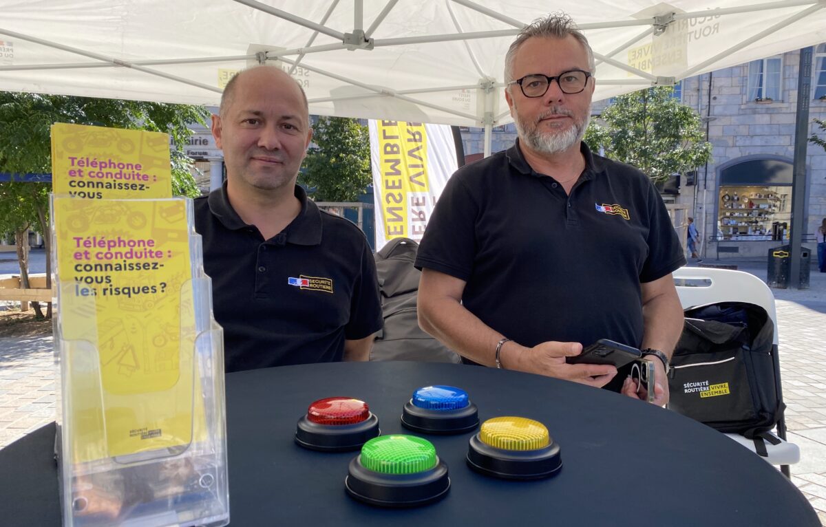 Samuel Chardenot, IDSR et Luc Defrasne, chargé d’observation au département de la sécurité routière à la DDT du Doubs &copy; Hélène Loget