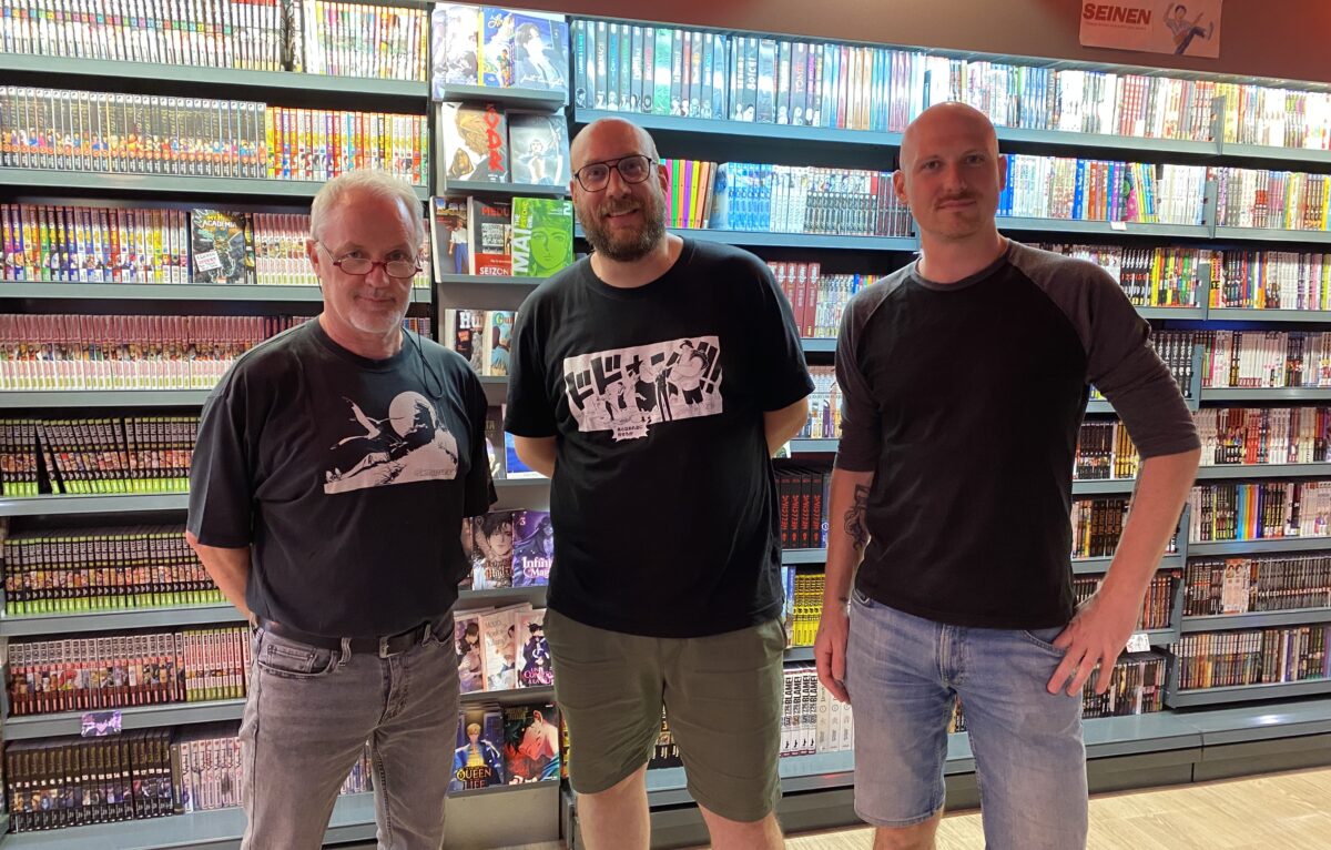 Didier, le gérant depuis plus de 20 ans et les repreneurs de BD Fugue Léo et Josserand &copy; Hélène Loget