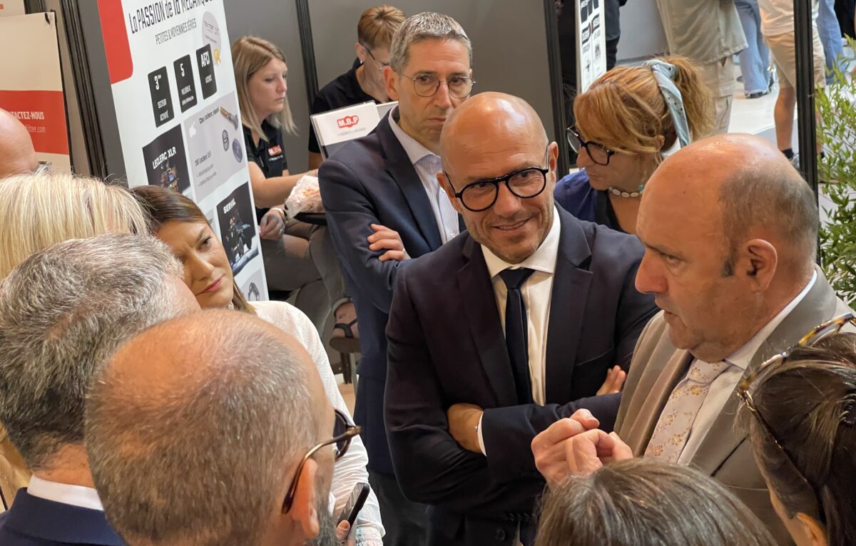 Ludovic Fagaut et à sa gauche, Philippe Feuvrier, président de l'Union des métiers et des industries de l'hôtellerie du Doubs. &copy; Alexane Alfaro
