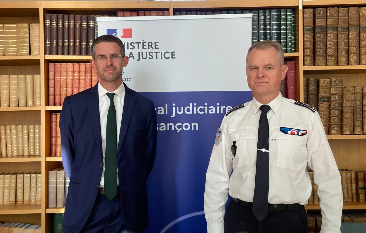 Cédric Logelin, procureur de la République de Besançon, et Laurent Perraut, directeur interdépartemental de la police nationale. &copy; Élodie Retrouvey