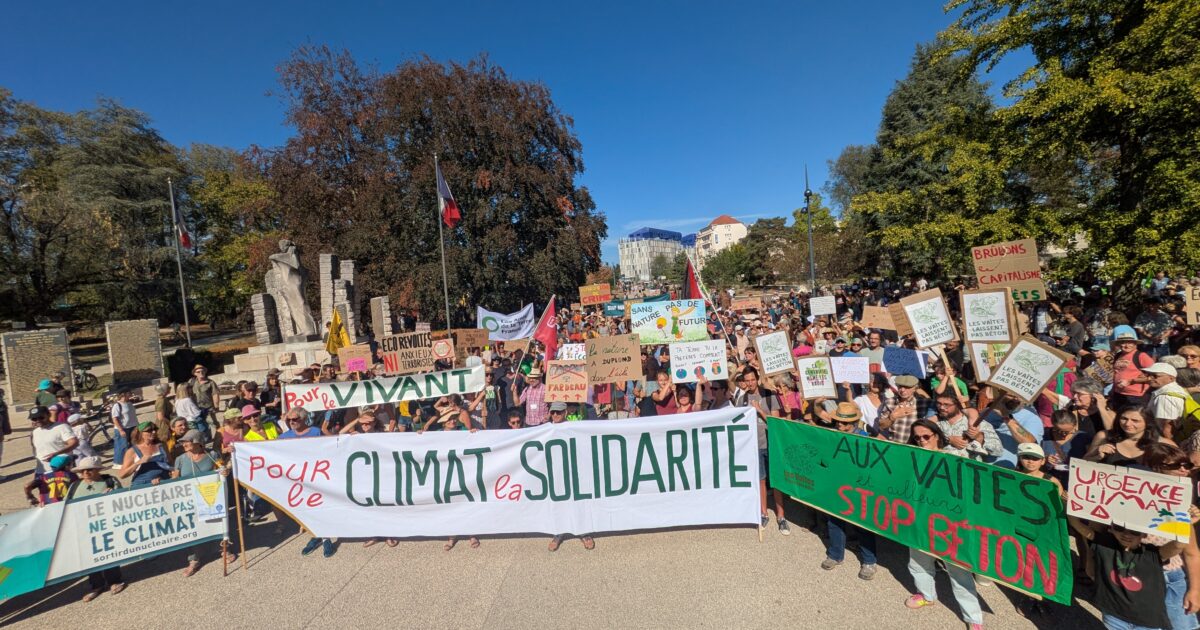 À Besançon, entre 1 350 et 1 800 personnes dans la rue pour le climat et la justice sociale