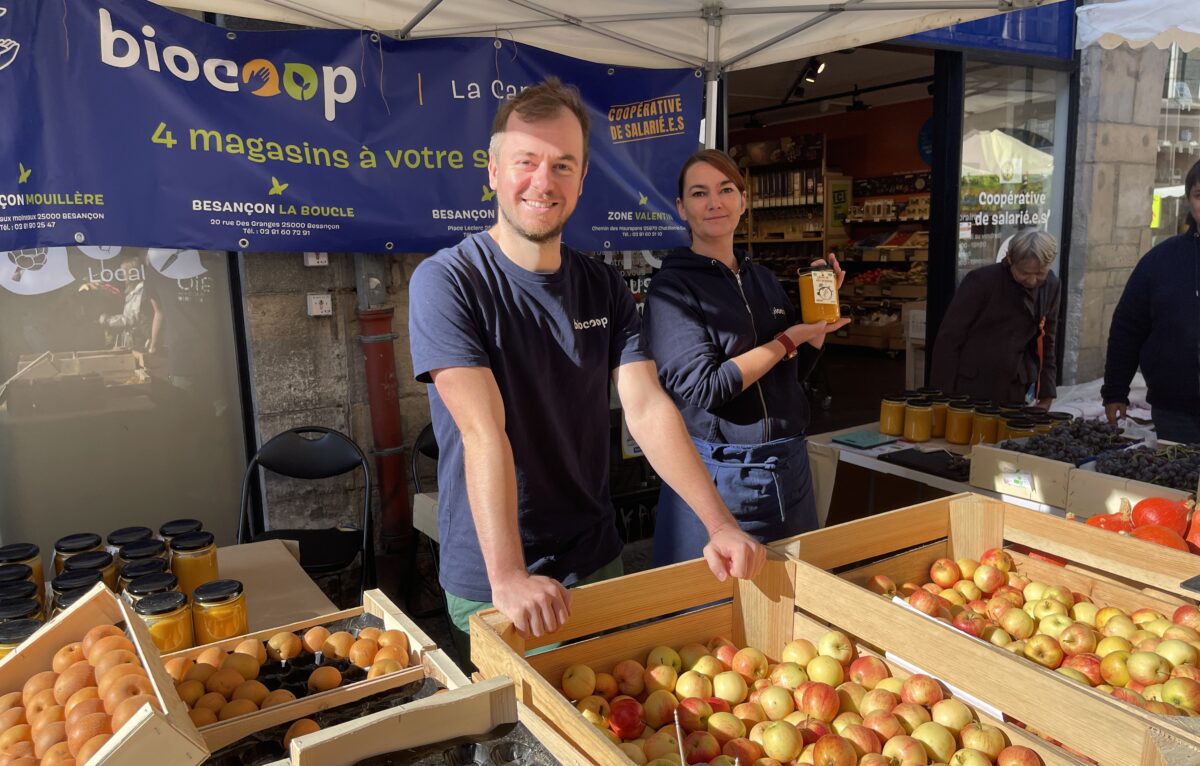 Mathieu et Julie sur le stand de la Biocoop &copy; Alexane Alfaro