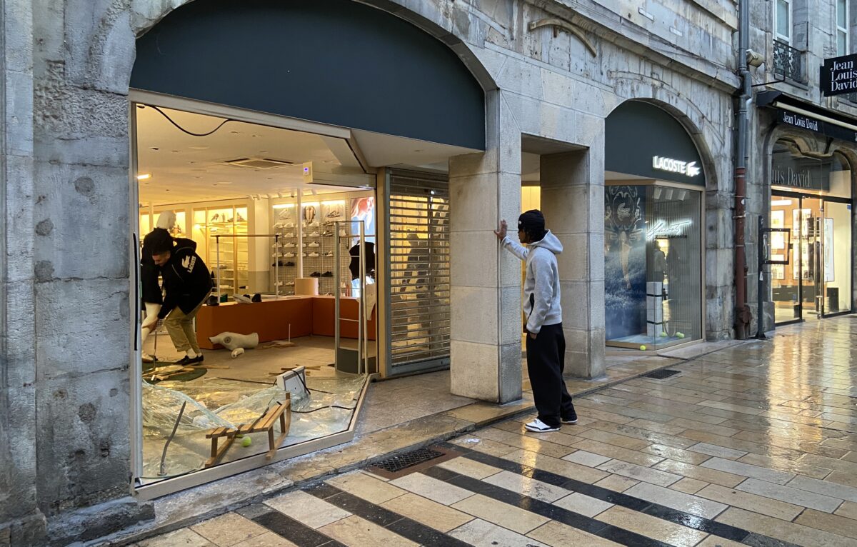 Boutique Lacoste vandalisée à Besançon. &copy; Alexane Alfaro